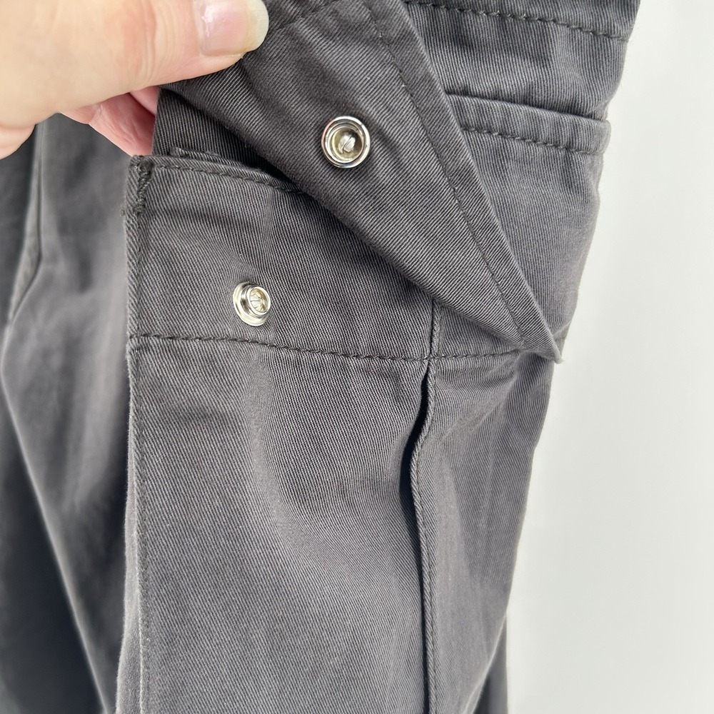 Levis Carrier Cargo Shorts Mens 46x10 Gray Utility Snap Pocket Hiking Travel NWT - Picture 6 of 13